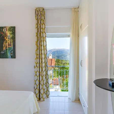 Archontariki & Lägenhet