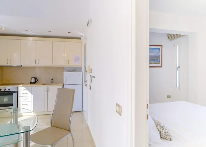 Archontariki Suites & Apartments Λακήθρα