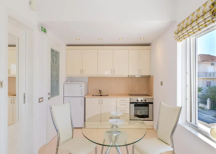 Archontariki Suites & Apartments Λακήθρα