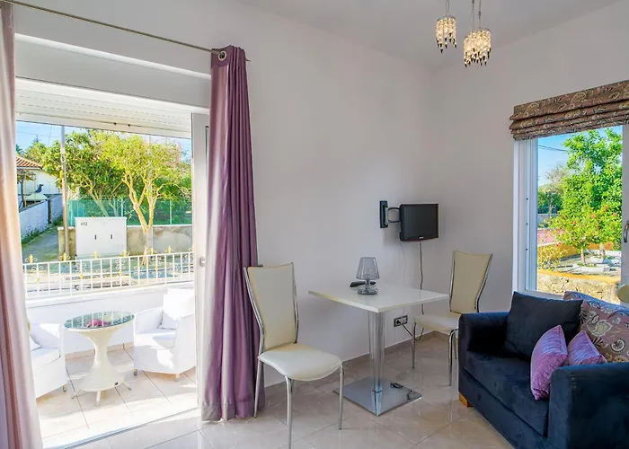 Archontariki Suites & Apartments Λακήθρα